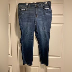 Judy Blue Skim Fit Jeans w/ Minor Distressing Size 20W